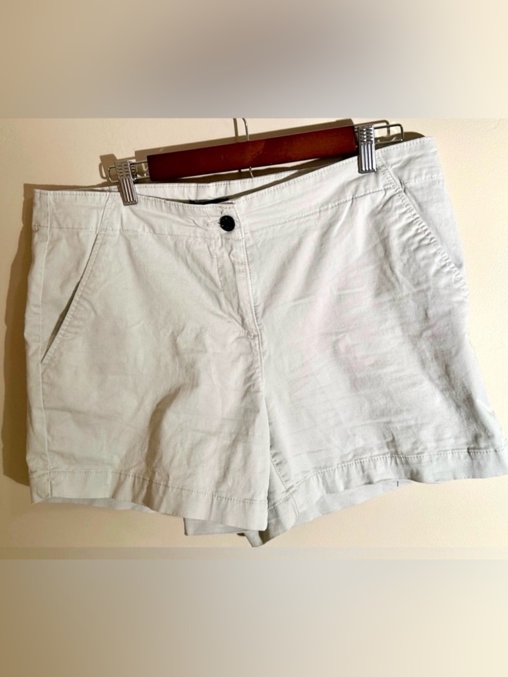 Nautica Women’s Size 14 Khaki Chino Shorts 5” Inseam Stretch Preppy Casual